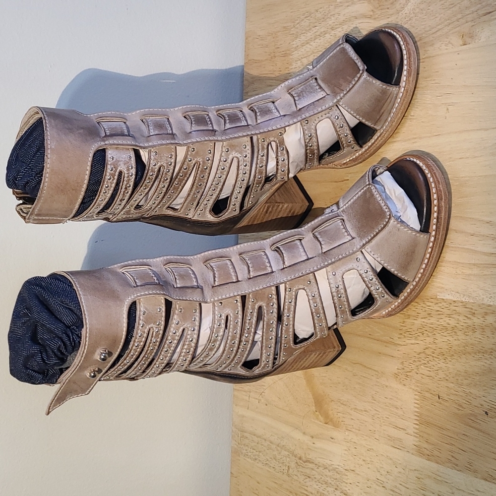 Freebird by Steven Lotus Size 7/taupe & brown leather.